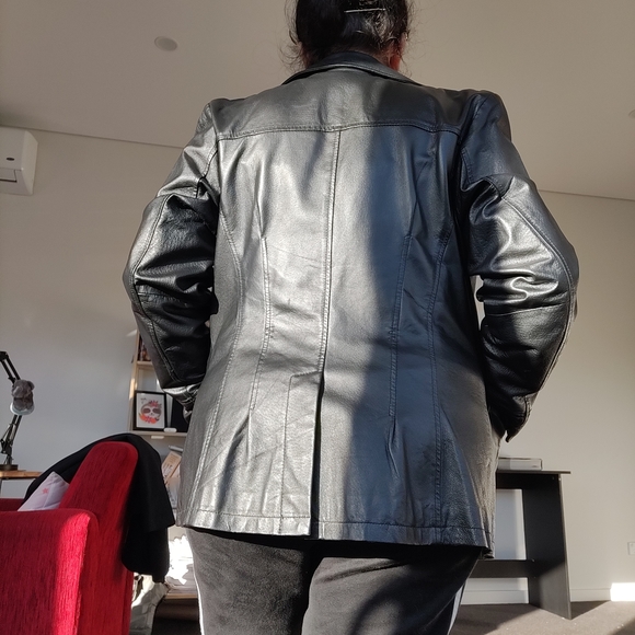 Sold✨100% leather blazer Jacket - Picture 9 of 11